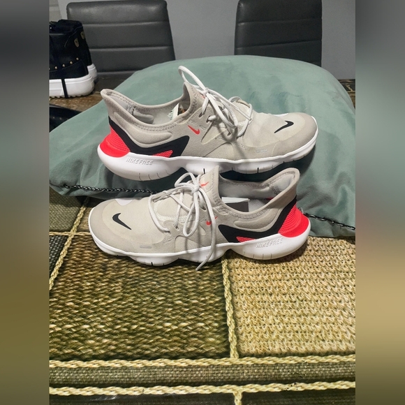 Nike Men's Beige and Orange Athletic Shoes - Picture 4 of 8